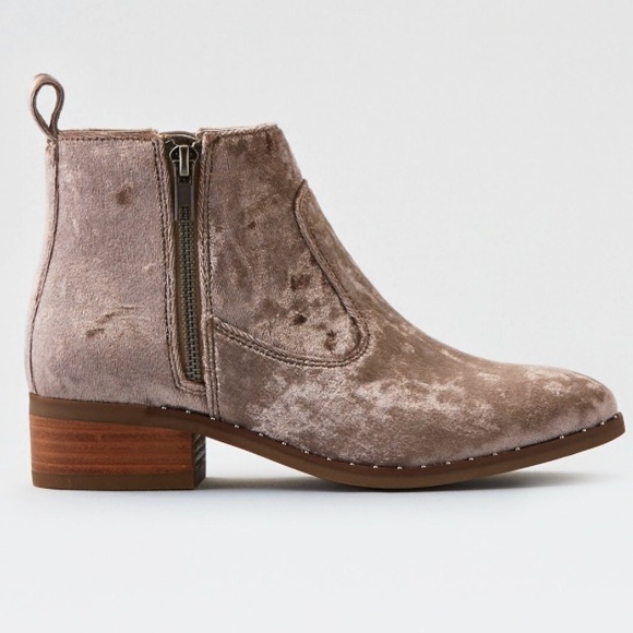 American Eagle Outfitters Shoes - NWOT American Eagle Velvet Flat Bootie